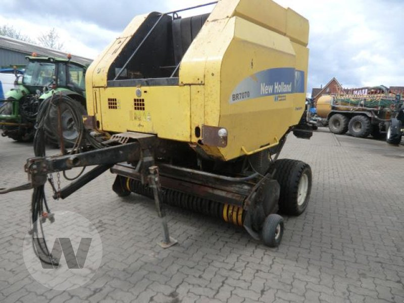 New Holland BR 7070 CC - Silindirik balya makinesi: fotoğraf 1 New Holland BR 7070 CC - Silindirik balya makinesi: fotoğraf 1