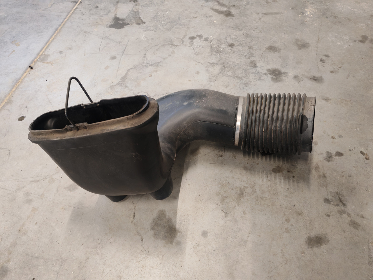 VOLVO FH5 FM5 / AIR FILTER INTAKE / 21627374 - Hava filtresi: fotoğraf 4 VOLVO FH5 FM5 / AIR FILTER INTAKE / 21627374 - Hava filtresi: fotoğraf 4