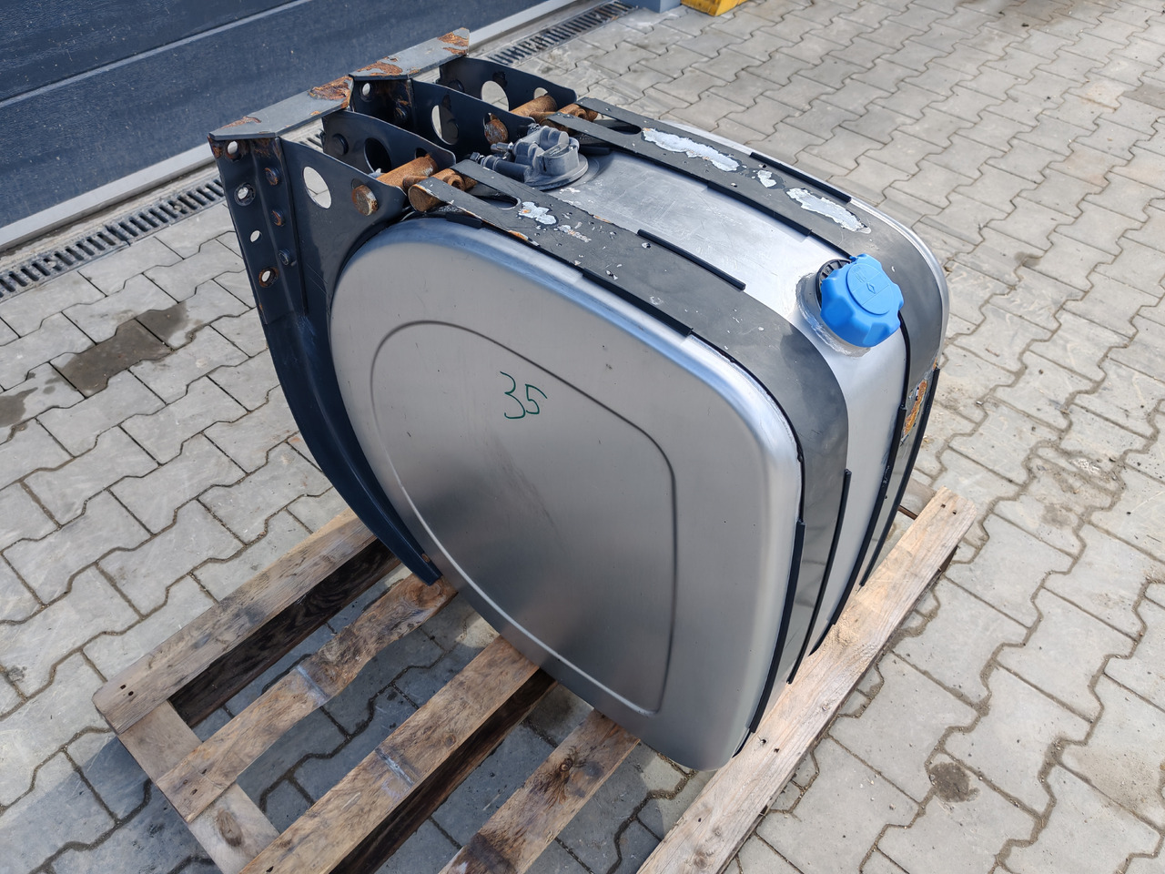 VOLVO RENAULT / COMPLETE ADBLUE TANK / 21065425 - AdBlue tankı: fotoğraf 3 VOLVO RENAULT / COMPLETE ADBLUE TANK / 21065425 - AdBlue tankı: fotoğraf 3