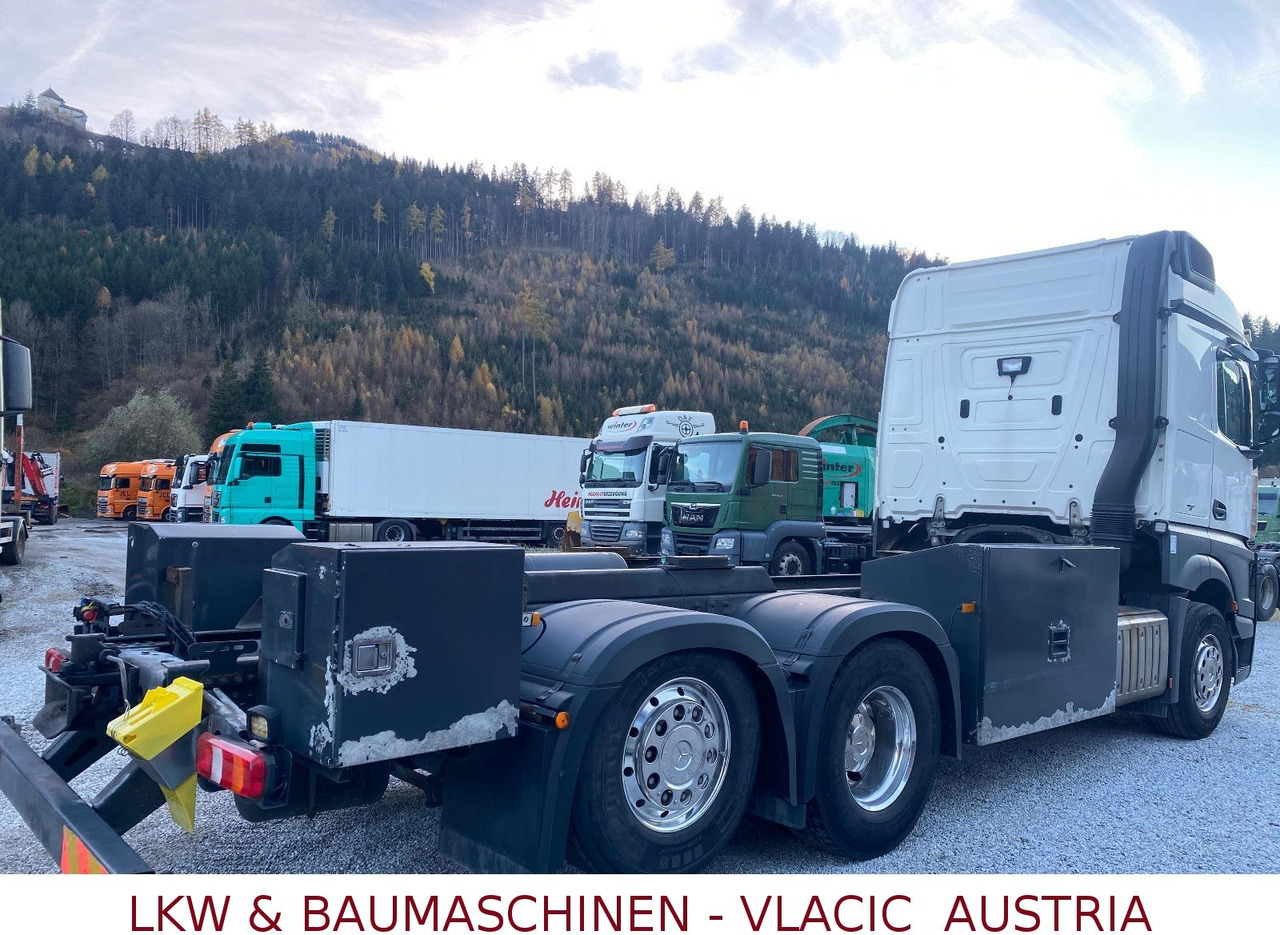 Mercedes-Benz Actros 963-0-C - Tanker kamyon: fotoğraf 3 Mercedes-Benz Actros 963-0-C - Tanker kamyon: fotoğraf 3