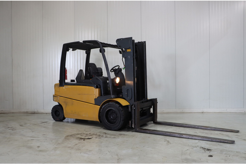 Caterpillar EP50 - Elektrikli forklift: fotoğraf 1 Caterpillar EP50 - Elektrikli forklift: fotoğraf 1