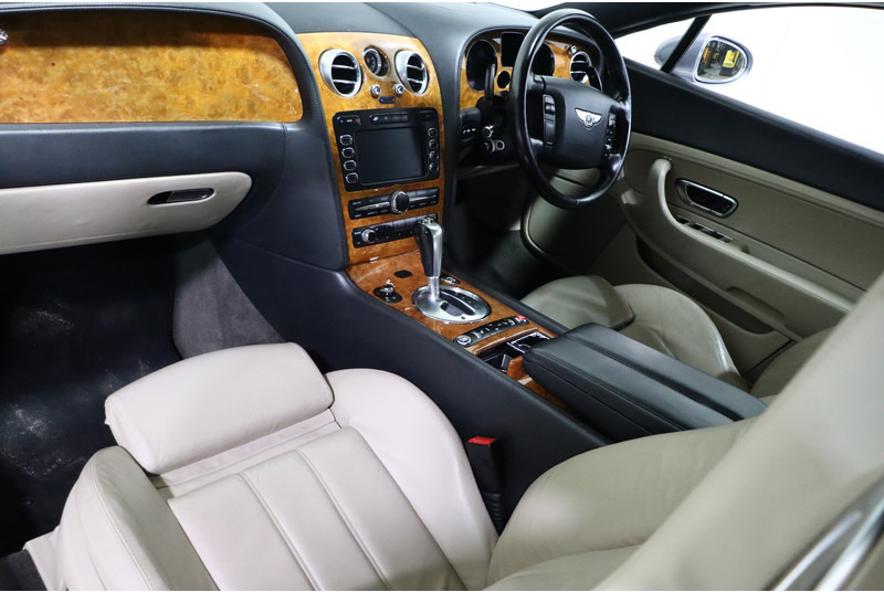 Bentley Continental GT - İş makinaları: fotoğraf 2 Bentley Continental GT - İş makinaları: fotoğraf 2