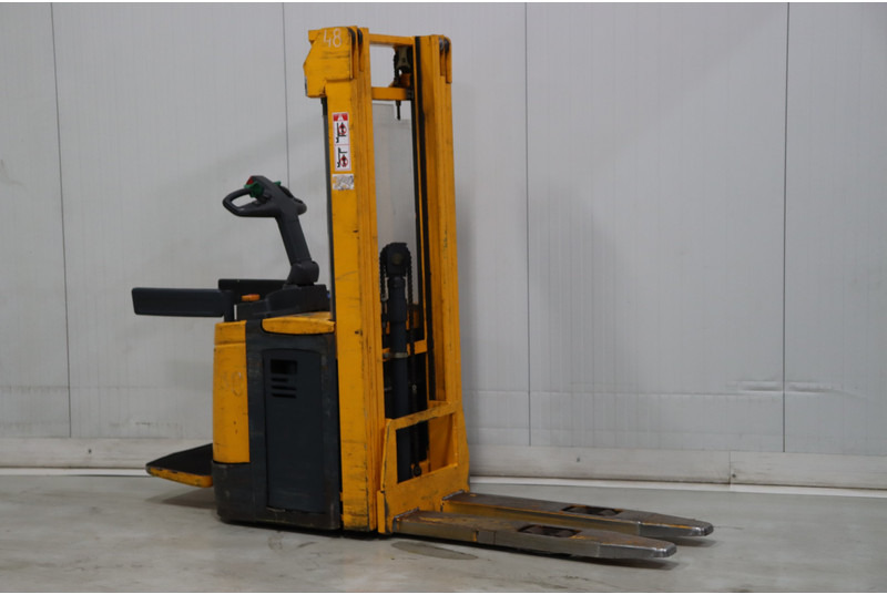 Jungheinrich ERC214 - Istif makinası: fotoğraf 1 Jungheinrich ERC214 - Istif makinası: fotoğraf 1