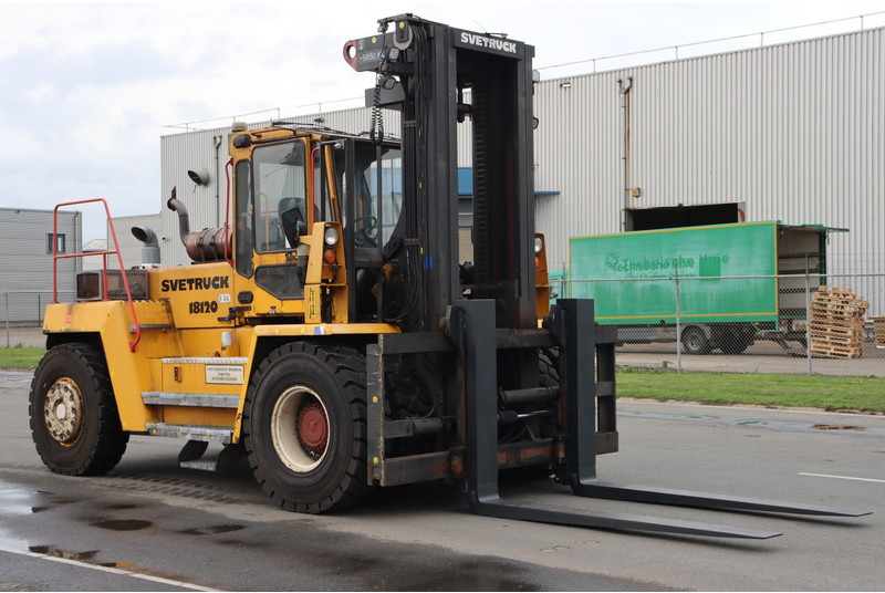 Svetruck 18120-36 - Dizel forklift: fotoğraf 1 Svetruck 18120-36 - Dizel forklift: fotoğraf 1