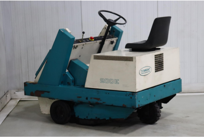 TENNANT 200E - Yer süpürme makinası: fotoğraf 4 TENNANT 200E - Yer süpürme makinası: fotoğraf 4