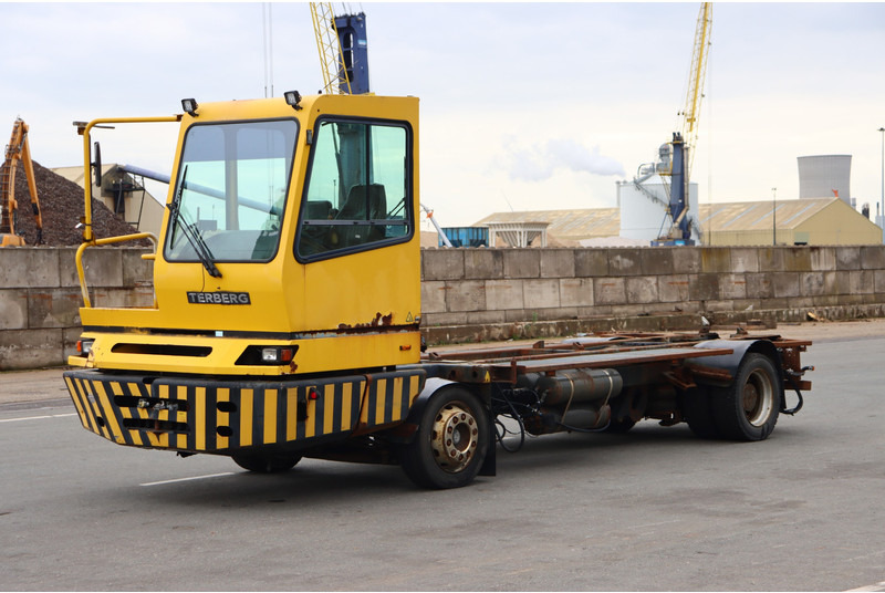 Terberg BC182 - Terminal çekiciler: fotoğraf 4 Terberg BC182 - Terminal çekiciler: fotoğraf 4