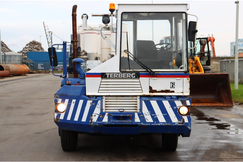 Terberg TRT89 - Terminal çekiciler: fotoğraf 2 Terberg TRT89 - Terminal çekiciler: fotoğraf 2