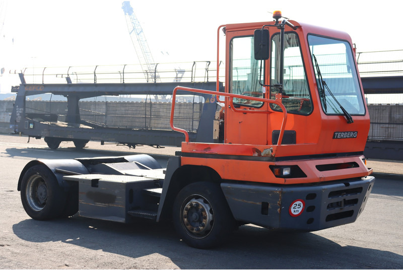 Terberg YT182 - Terminal çekiciler: fotoğraf 1 Terberg YT182 - Terminal çekiciler: fotoğraf 1