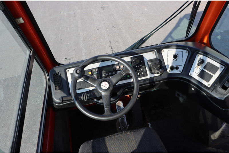 Terberg YT182 - Terminal çekiciler: fotoğraf 2 Terberg YT182 - Terminal çekiciler: fotoğraf 2
