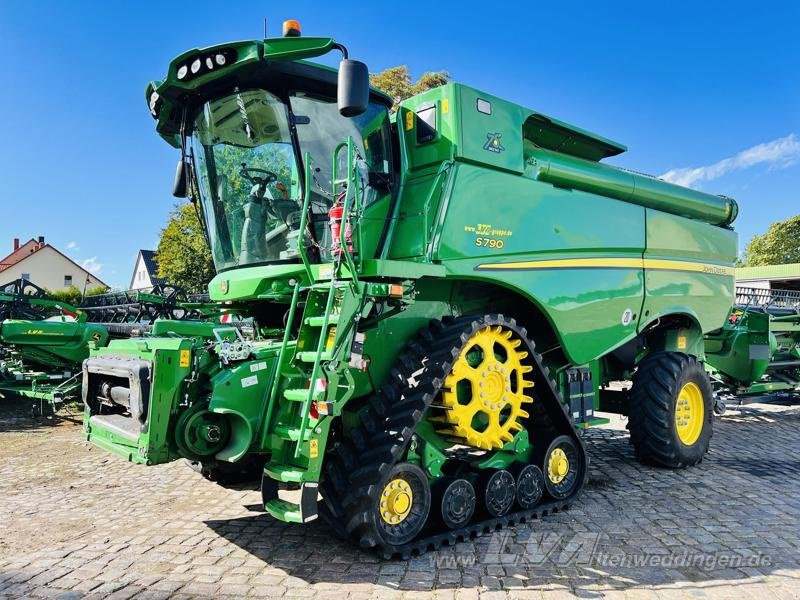 John Deere S790 - Biçerdöver: fotoğraf 1 John Deere S790 - Biçerdöver: fotoğraf 1