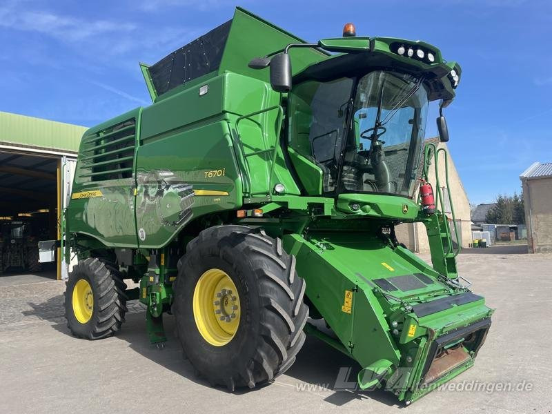 John Deere T670 i - Biçerdöver: fotoğraf 1 John Deere T670 i - Biçerdöver: fotoğraf 1