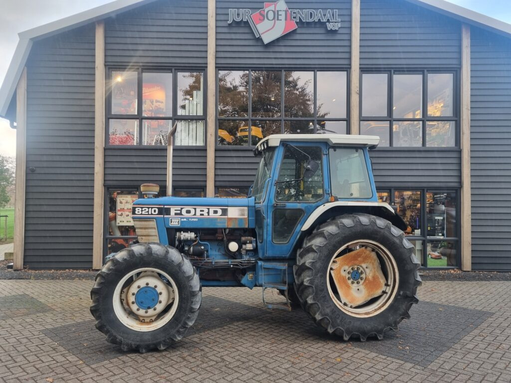 FORD 8210 - Traktör: fotoğraf 1 FORD 8210 - Traktör: fotoğraf 1