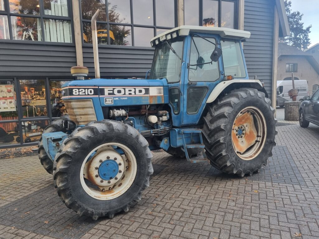 FORD 8210 - Traktör: fotoğraf 2 FORD 8210 - Traktör: fotoğraf 2