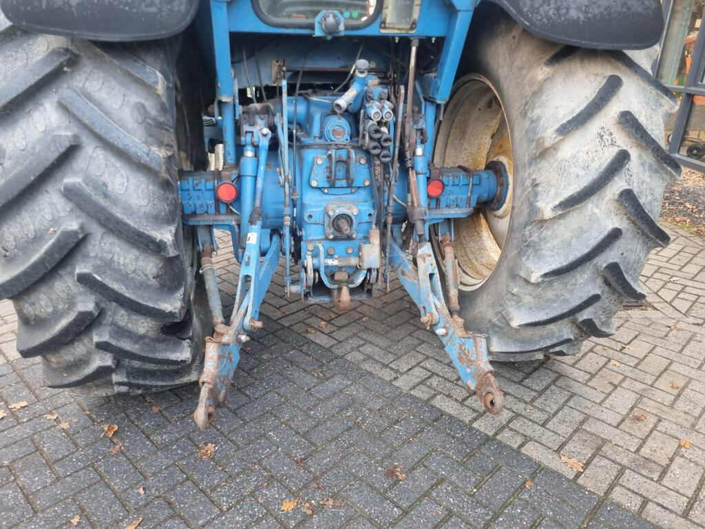 FORD 8210 - Traktör: fotoğraf 5 FORD 8210 - Traktör: fotoğraf 5
