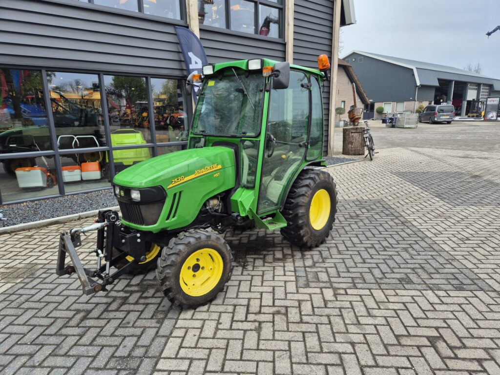 JOHN DEERE 2520 - Küçük traktör: fotoğraf 2 JOHN DEERE 2520 - Küçük traktör: fotoğraf 2
