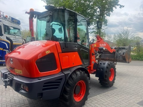 KUBOTA R082 - Tekerlekli yükleyici: fotoğraf 1 KUBOTA R082 - Tekerlekli yükleyici: fotoğraf 1