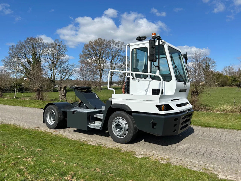Terberg YT 182 TERBERG | MEGA | CLIMA | LOW HOURS | NEW ENGINE - Terminal çekiciler: fotoğraf 5 Terberg YT 182 TERBERG | MEGA | CLIMA | LOW HOURS | NEW ENGINE - Terminal çekiciler: fotoğraf 5