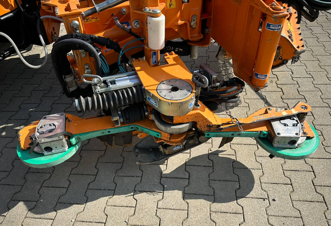 Unimog Leitpfostenausmähgerät / Randstreifenmähger - Çalı parçalama makinesi: fotoğraf 4 Unimog Leitpfostenausmähgerät / Randstreifenmähger - Çalı parçalama makinesi: fotoğraf 4