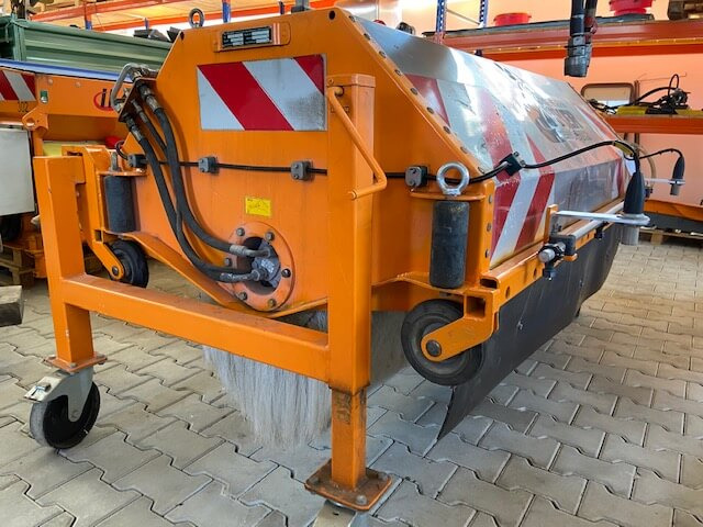 Unimog Tunnelwaschbürste Dücker TWA18/1 - Yol süpürme fırça: fotoğraf 3 Unimog Tunnelwaschbürste Dücker TWA18/1 - Yol süpürme fırça: fotoğraf 3