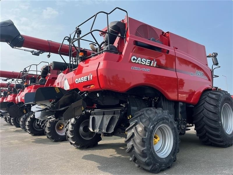 Case IH 8250 Axial-Flow New and unused combine - Biçerdöver: fotoğraf 4 Case IH 8250 Axial-Flow New and unused combine - Biçerdöver: fotoğraf 4