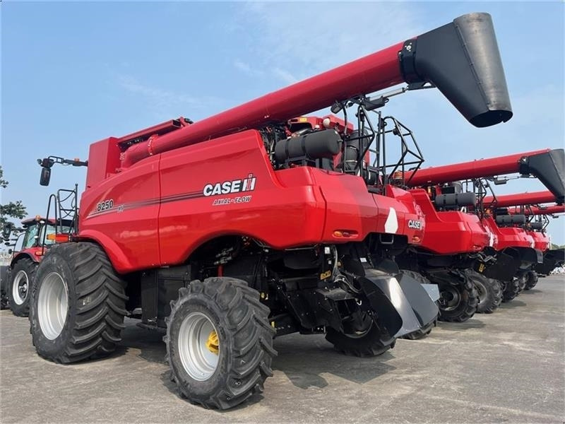 Case IH 8250 Axial-Flow New and unused combine - Biçerdöver: fotoğraf 2 Case IH 8250 Axial-Flow New and unused combine - Biçerdöver: fotoğraf 2