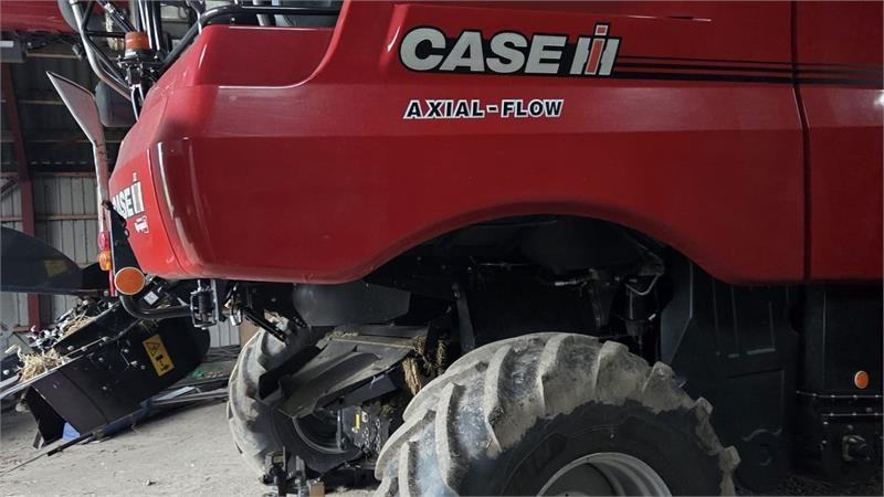 Case IH 8250 Axial-Flow med 35fod Varicut skærebord. Dansk - Biçerdöver: fotoğraf 3 Case IH 8250 Axial-Flow med 35fod Varicut skærebord. Dansk - Biçerdöver: fotoğraf 3