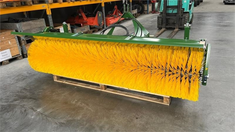 Thyregod TK 2800 med nylon børster og hydraulisk sving. bre - Diğer araçlar: fotoğraf 4 Thyregod TK 2800 med nylon børster og hydraulisk sving. bre - Diğer araçlar: fotoğraf 4