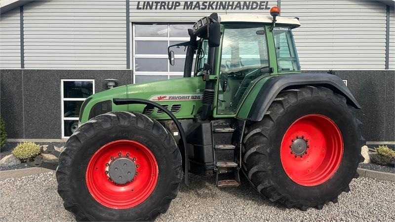 Fendt 926 Favorit Vario Med frontlift - Traktör: fotoğraf 1 Fendt 926 Favorit Vario Med frontlift - Traktör: fotoğraf 1