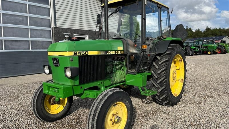 John Deere 2450 Med servostyring - Traktör: fotoğraf 3 John Deere 2450 Med servostyring - Traktör: fotoğraf 3