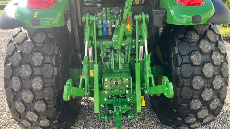 John Deere 5090 M Med græsdæk - Traktör: fotoğraf 4 John Deere 5090 M Med græsdæk - Traktör: fotoğraf 4