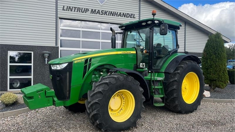 John Deere 8260R - Traktör: fotoğraf 2 John Deere 8260R - Traktör: fotoğraf 2