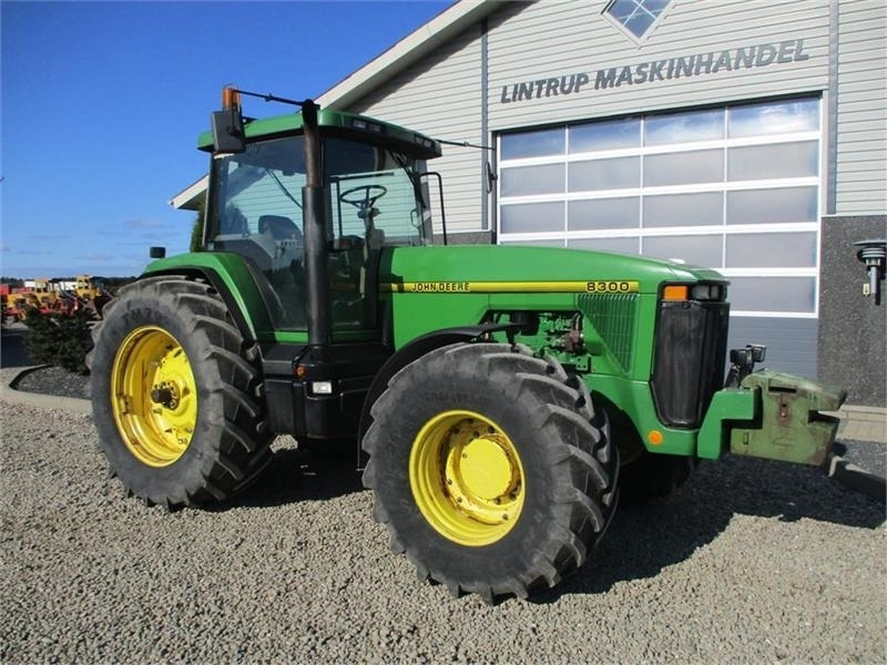 Traktör John Deere 8300 Pæn regulær traktor med rigtig gode dæk på.: fotoğraf 16