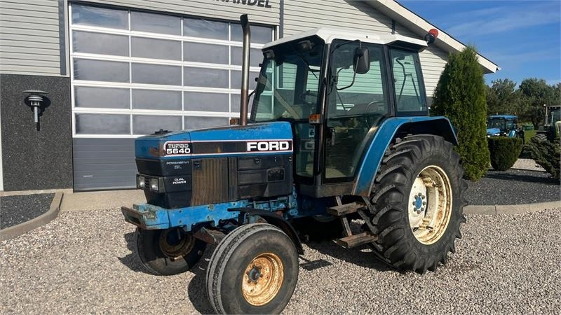 New Holland 5640 SL Dualpower - Traktör: fotoğraf 2 New Holland 5640 SL Dualpower - Traktör: fotoğraf 2