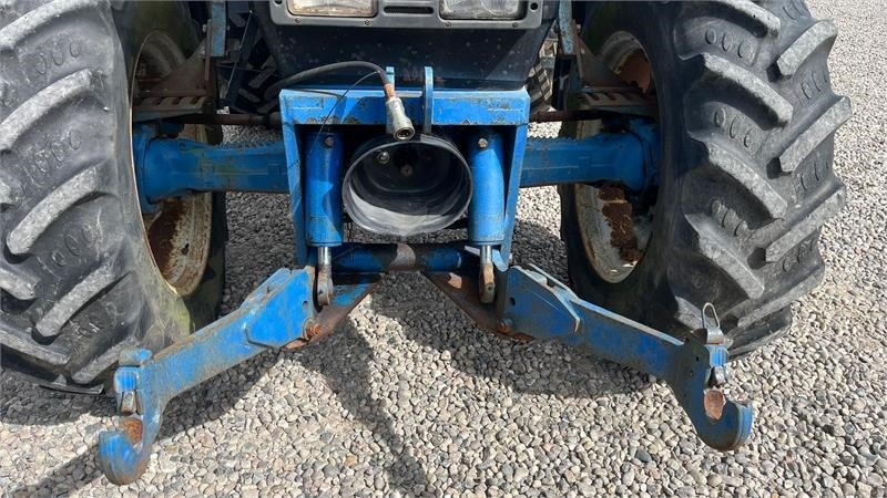 New Holland 8240 SLE Med frontlift og frontPTO - Traktör: fotoğraf 4 New Holland 8240 SLE Med frontlift og frontPTO - Traktör: fotoğraf 4