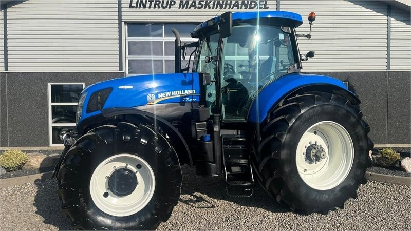 New Holland T7.270 AutoCommand med frontlift - Traktör: fotoğraf 1 New Holland T7.270 AutoCommand med frontlift - Traktör: fotoğraf 1