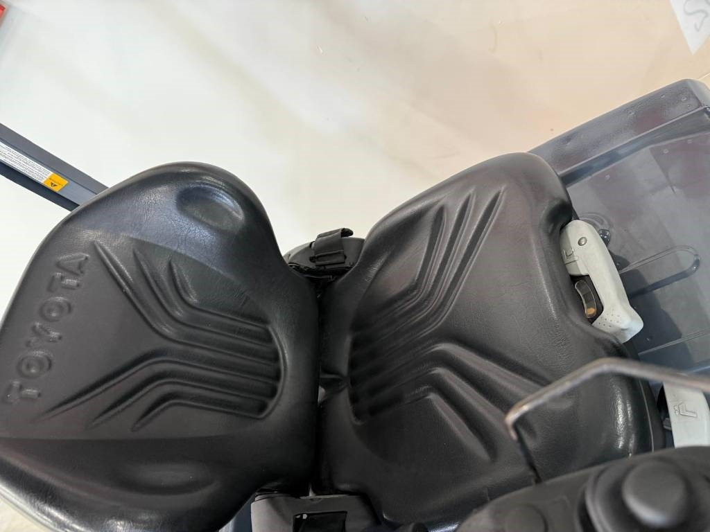 Toyota 11032 - 8FBM16T - Elektrikli forklift: fotoğraf 4 Toyota 11032 - 8FBM16T - Elektrikli forklift: fotoğraf 4