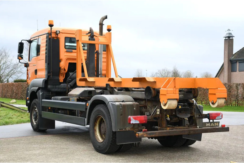 MAN TGA 18.350 4X4 BL HAAKARM/HOOKLIFT/ABROLLER!!KOMMUNAL!! - Kancalı yükleyici kamyon: fotoğraf 4 MAN TGA 18.350 4X4 BL HAAKARM/HOOKLIFT/ABROLLER!!KOMMUNAL!! - Kancalı yükleyici kamyon: fotoğraf 4