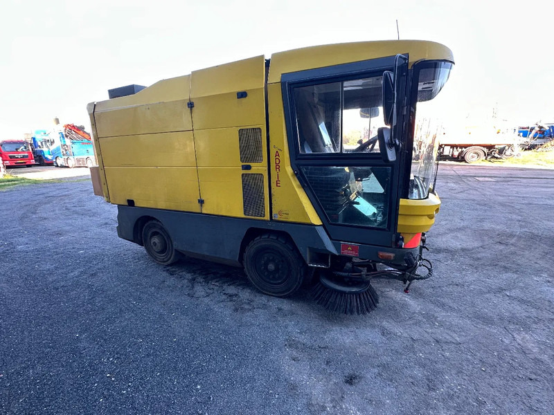 Ravo 530 VEEGMACHINE/SWEEPER!! - Yol süpürme aracı: fotoğraf 5 Ravo 530 VEEGMACHINE/SWEEPER!! - Yol süpürme aracı: fotoğraf 5