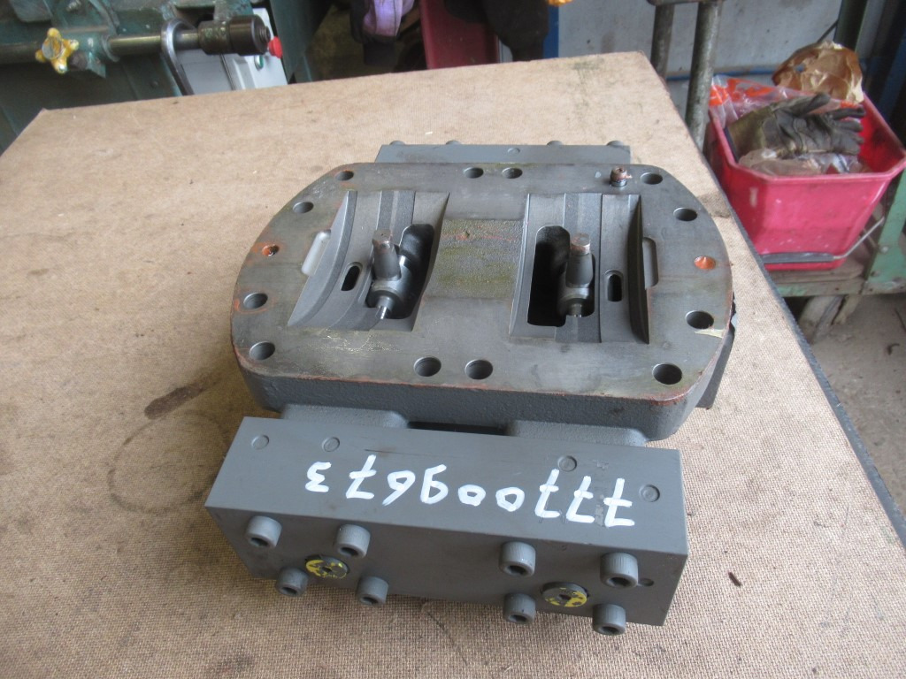 Hitachi 4217020 - - Yağ pompası - İş makinaları: fotoğraf 3 Hitachi 4217020 - - Yağ pompası - İş makinaları: fotoğraf 3