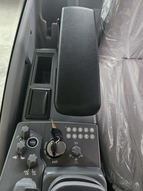 Hitachi ZX-5 ZX-6 - YA60038791 - Kabin - İş makinaları: fotoğraf 2 Hitachi ZX-5 ZX-6 - YA60038791 - Kabin - İş makinaları: fotoğraf 2