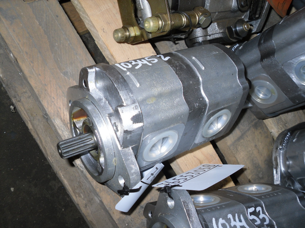 New Holland 157582028 - 76553058 - Hidrolik güçlendirici pompası - İş makinaları: fotoğraf 2 New Holland 157582028 - 76553058 - Hidrolik güçlendirici pompası - İş makinaları: fotoğraf 2