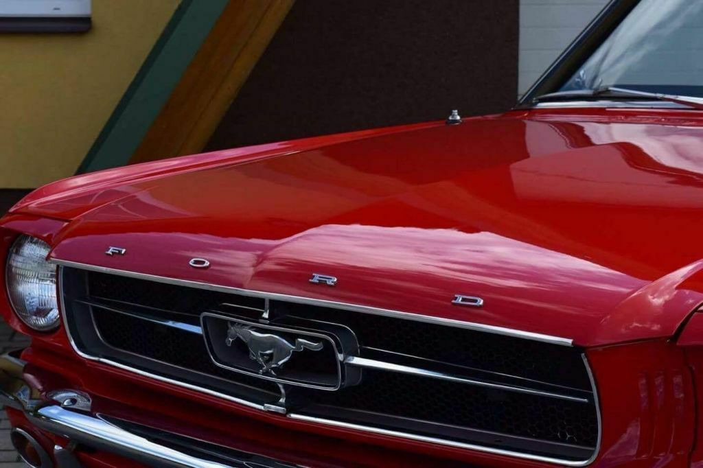 Ford Mustang Cabriolet - Binek araba: fotoğraf 1 Ford Mustang Cabriolet - Binek araba: fotoğraf 1