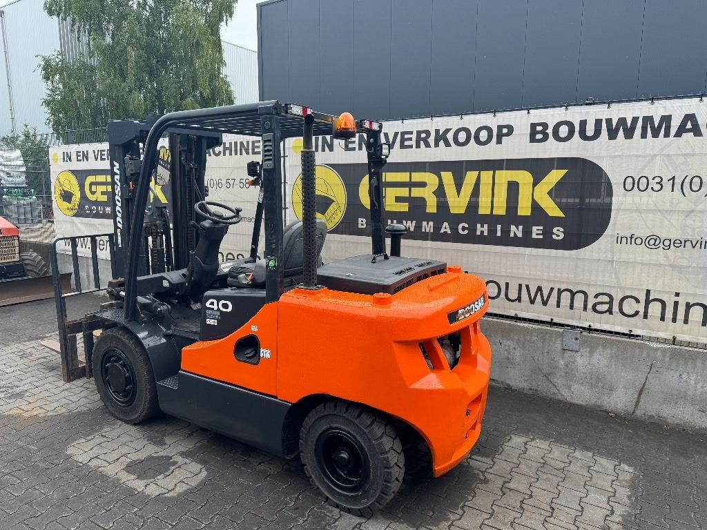 Doosan D 40 SC-7 - Dizel forklift: fotoğraf 2 Doosan D 40 SC-7 - Dizel forklift: fotoğraf 2