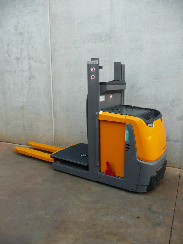 Jungheinrich EKS 110L 100E - Sipariş hazırlama makinası: fotoğraf 1 Jungheinrich EKS 110L 100E - Sipariş hazırlama makinası: fotoğraf 1