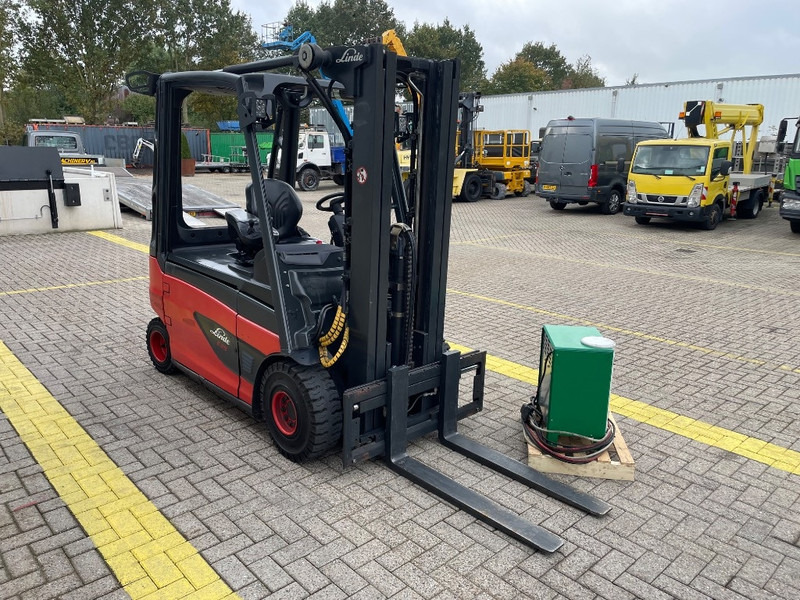 Linde E 25 L-01 - Elektrikli forklift: fotoğraf 5 Linde E 25 L-01 - Elektrikli forklift: fotoğraf 5