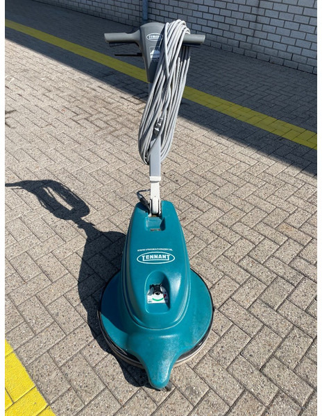TENNANT 2370 - Yol süpürme aracı: fotoğraf 4 TENNANT 2370 - Yol süpürme aracı: fotoğraf 4