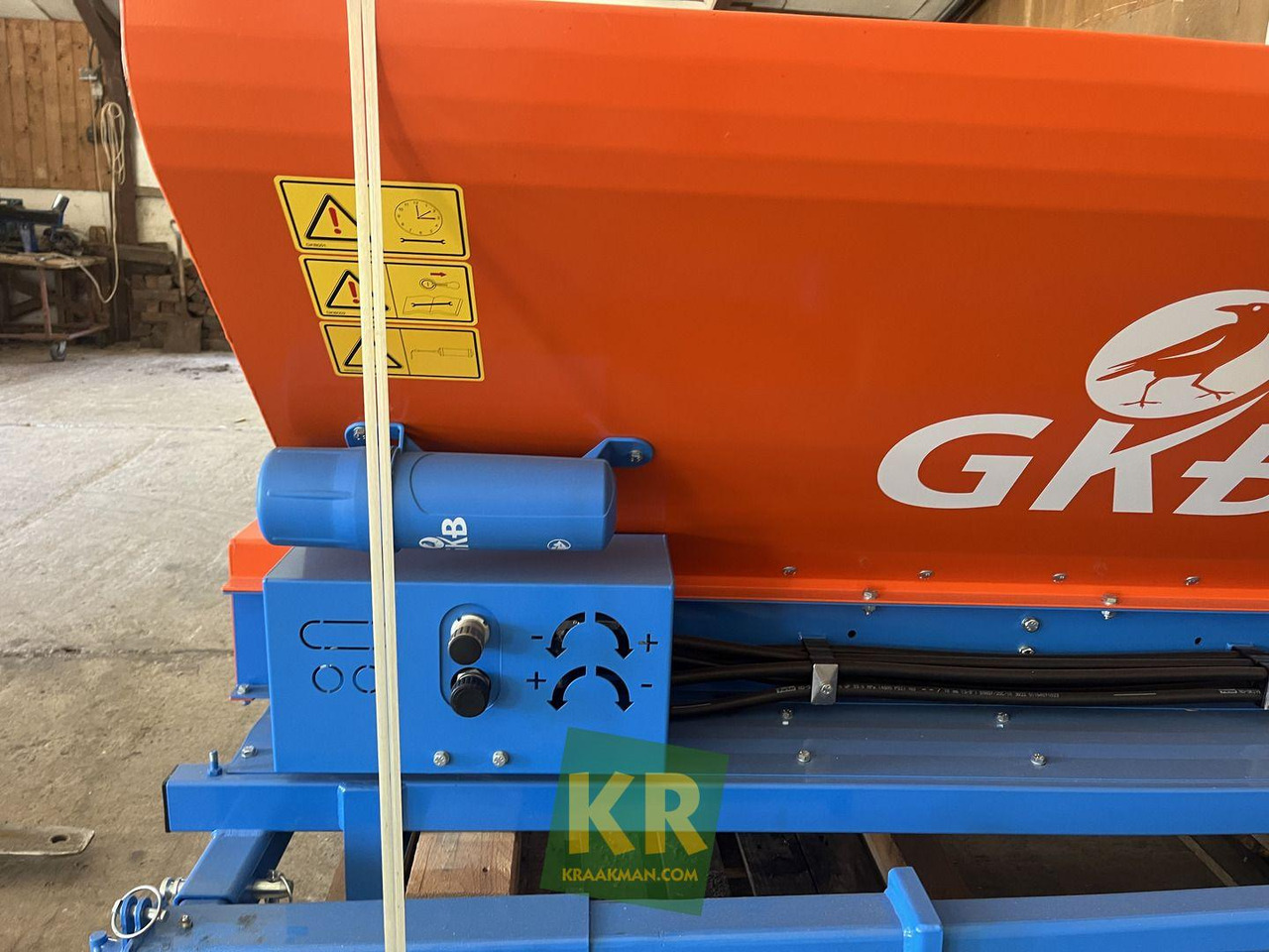 GKB Sandspreader - Kum serme makinesi: fotoğraf 3 GKB Sandspreader - Kum serme makinesi: fotoğraf 3