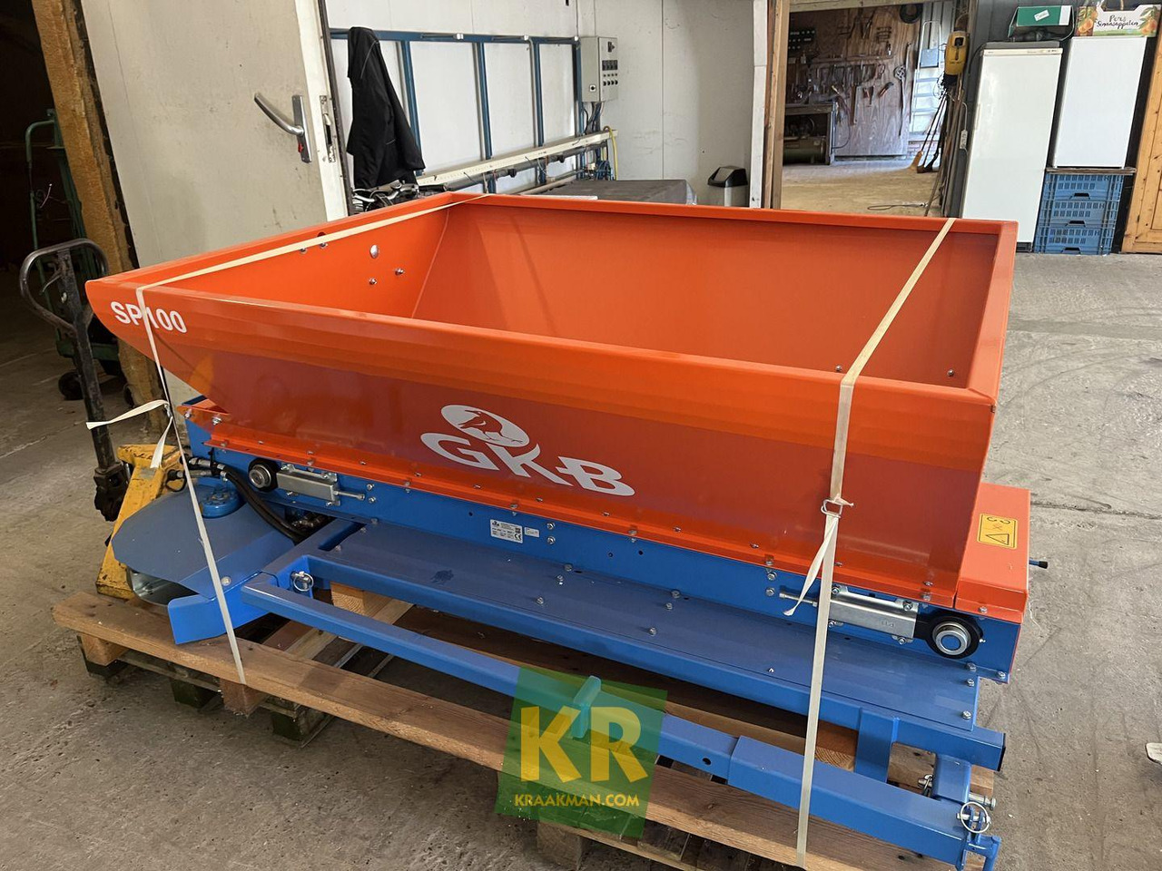 GKB Sandspreader - Kum serme makinesi: fotoğraf 5 GKB Sandspreader - Kum serme makinesi: fotoğraf 5