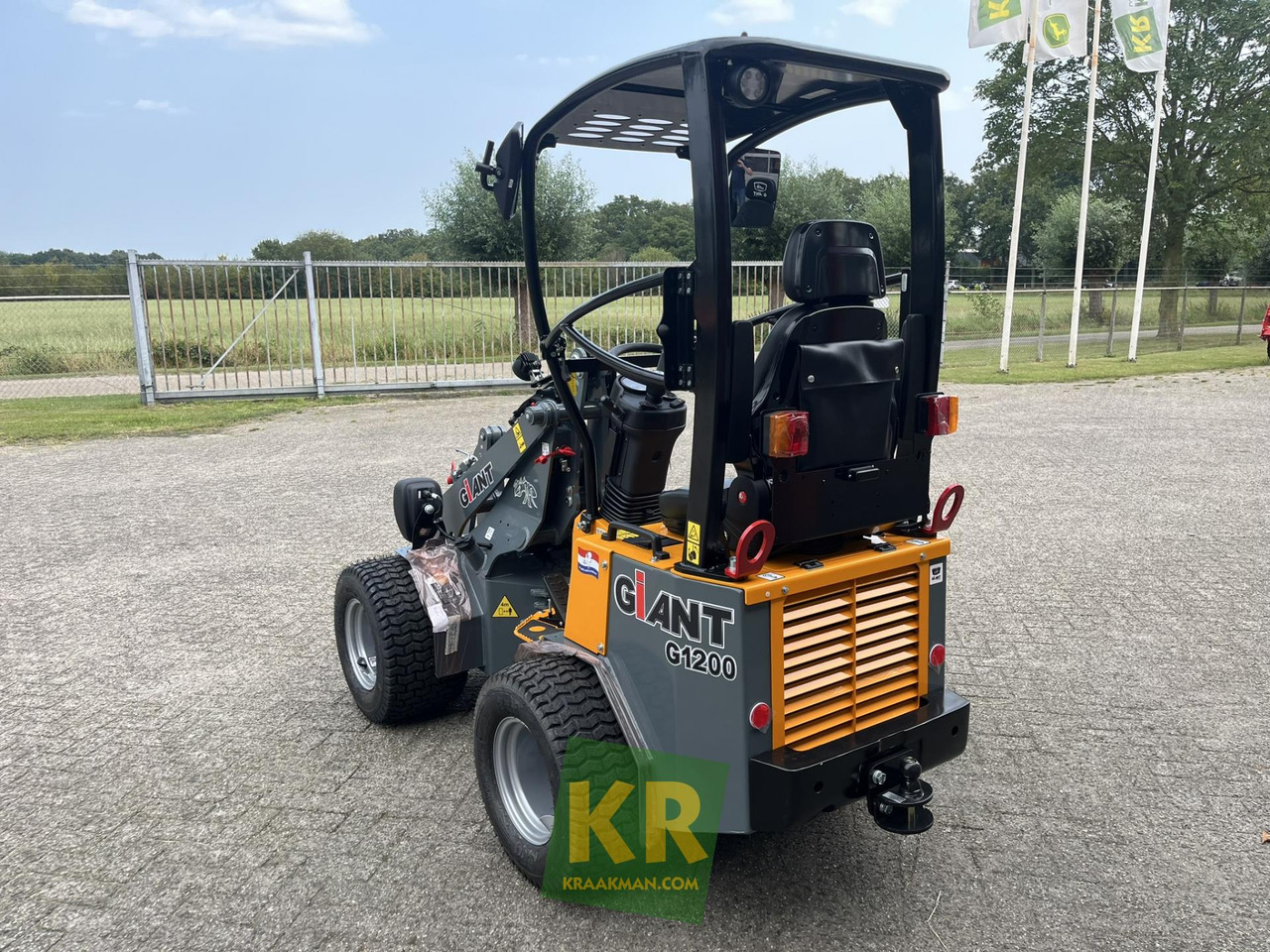 Giant G1200 - Belden kırmalı yükleyici: fotoğraf 5 Giant G1200 - Belden kırmalı yükleyici: fotoğraf 5