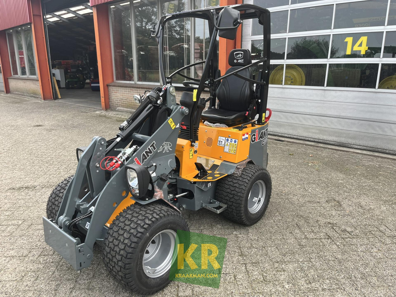 Giant G1200 - Belden kırmalı yükleyici: fotoğraf 1 Giant G1200 - Belden kırmalı yükleyici: fotoğraf 1